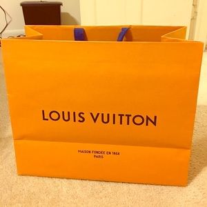 Louis Vuitton paper bag , Medium size . New !